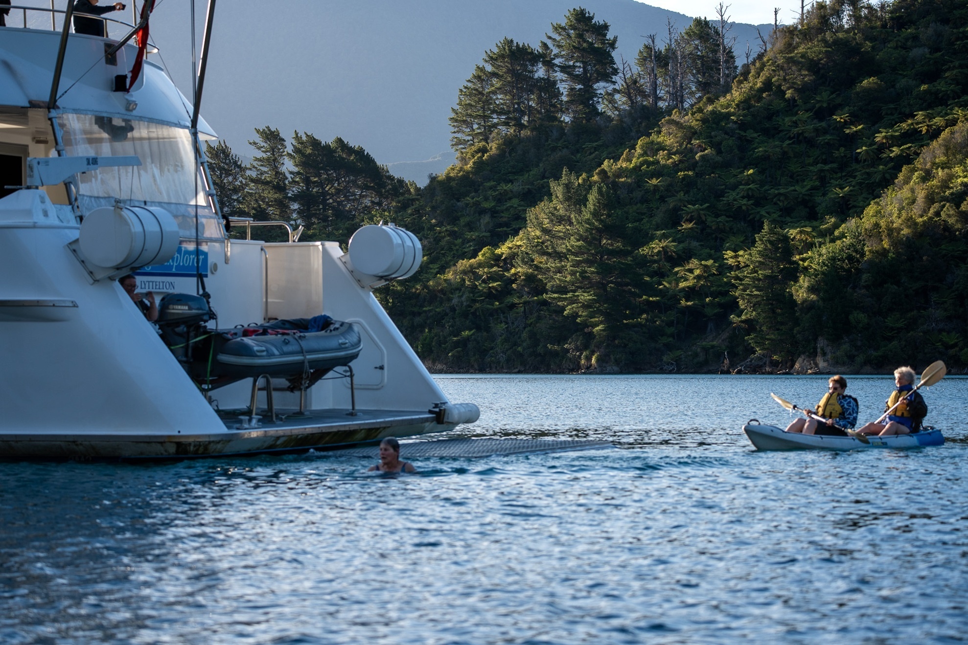 Ausflug mit dem Kayak im Marlborough Sound an Bord der Heritage Explorer
