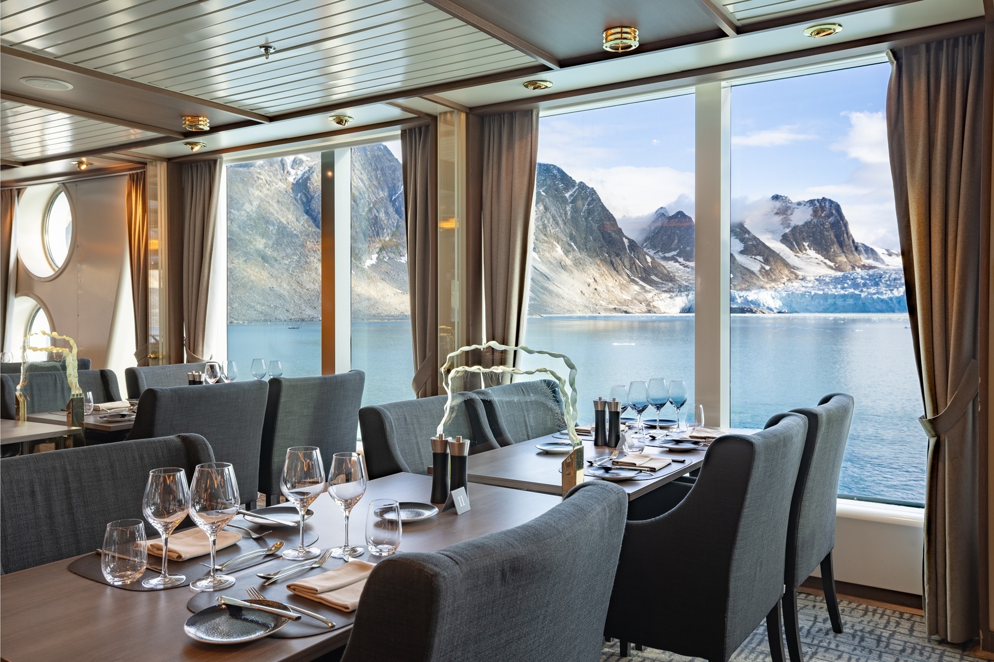 Restaurant Lindstrom an Bord von MS Fram von HX Expeditions