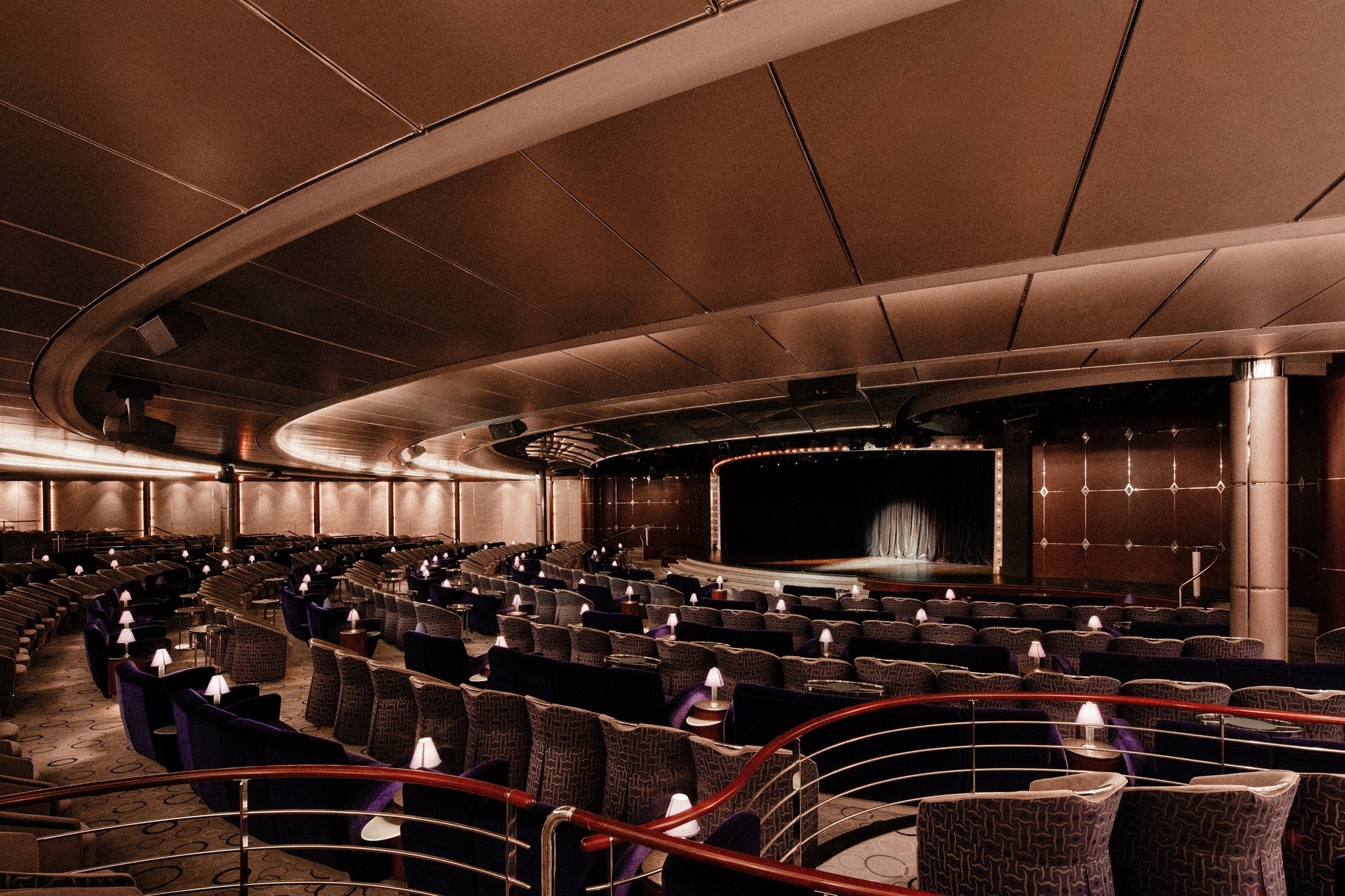 Theater an Bord von Crystal Cruises