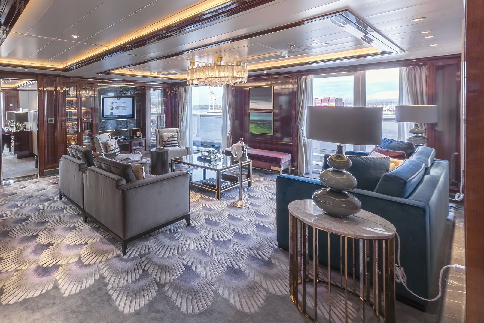 Wohnraum einer Suite an Bord eines Cunard Schiffes
