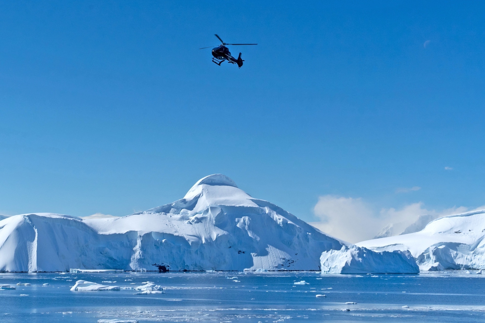 Helikopter von Scenic Cruises in Snow Hill Island in der Antarktis
