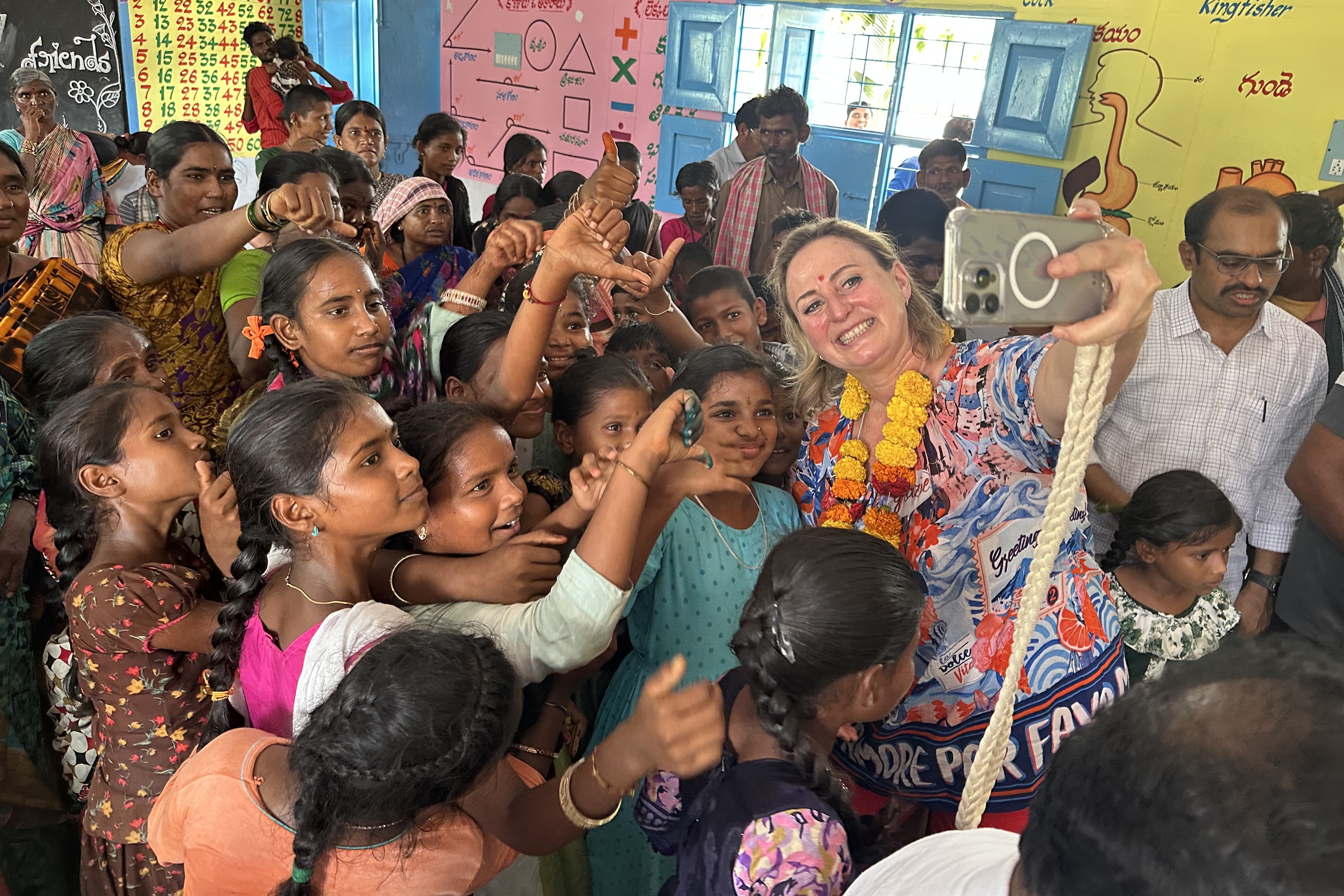 Selfie Gaby Jordan Eröffnungsfeier Förderschule Indien
