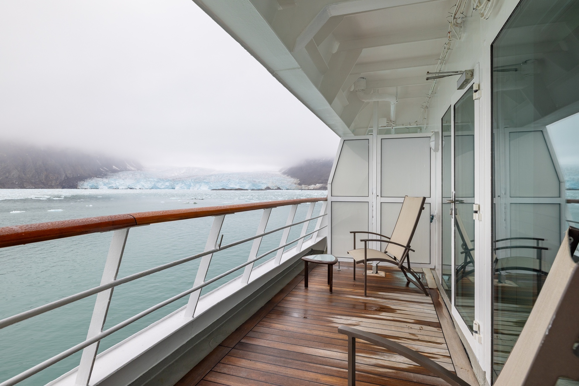 Balkon einer Grand Suite an Bord der MS Fram von HX Expeditions
