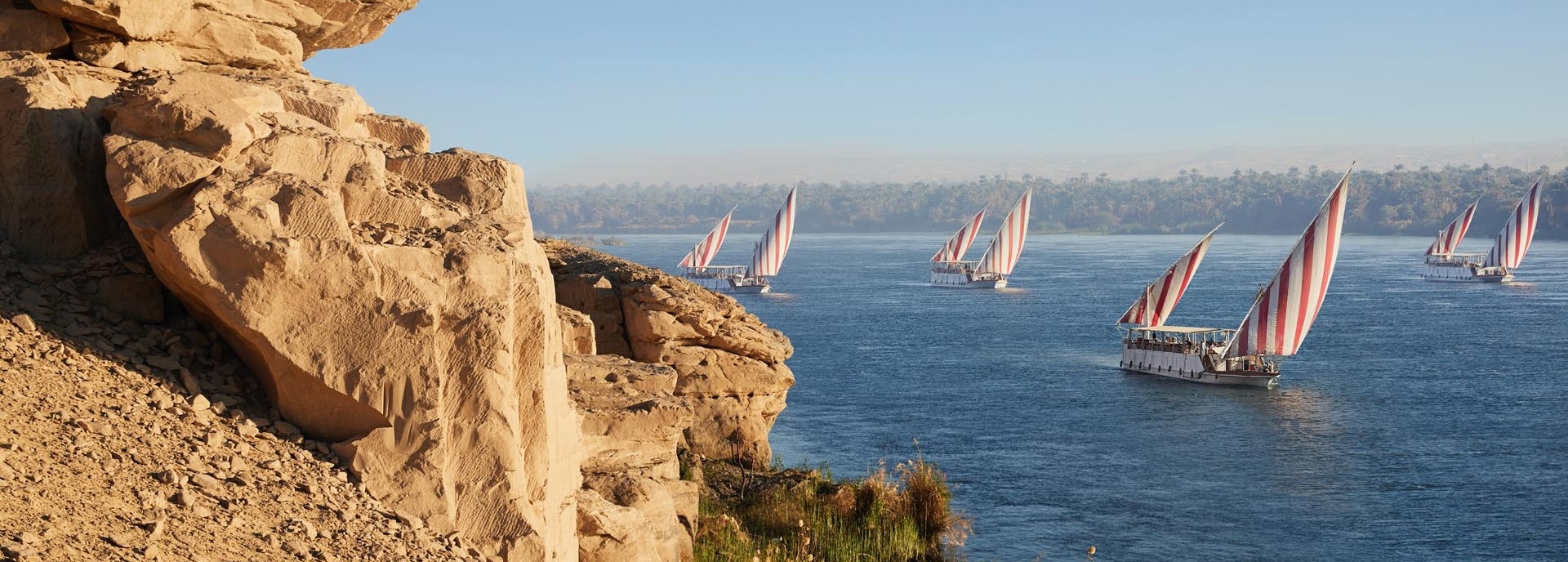 Mehrere Boote auf dem Nil.