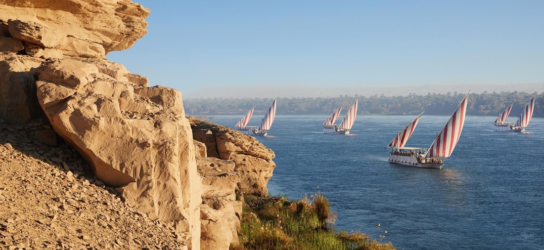 Mehrere Boote auf dem Nil.