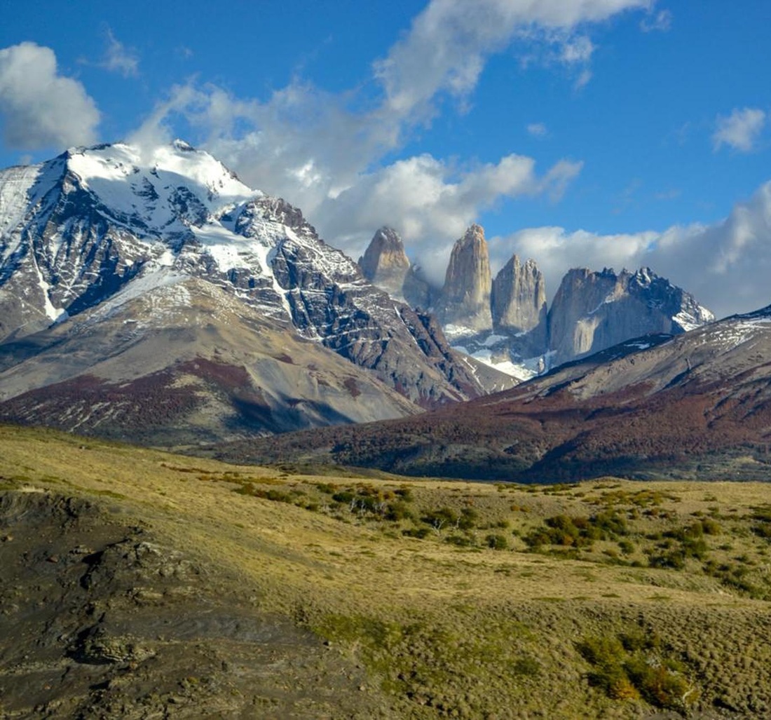 Blick auf einen große Bergkulisse.
