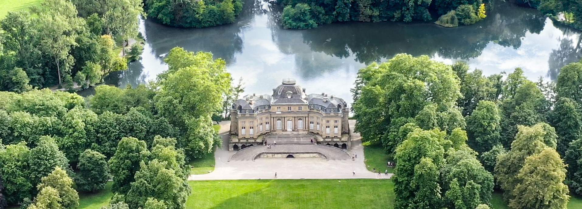 Blick auf Schloss Monrepos