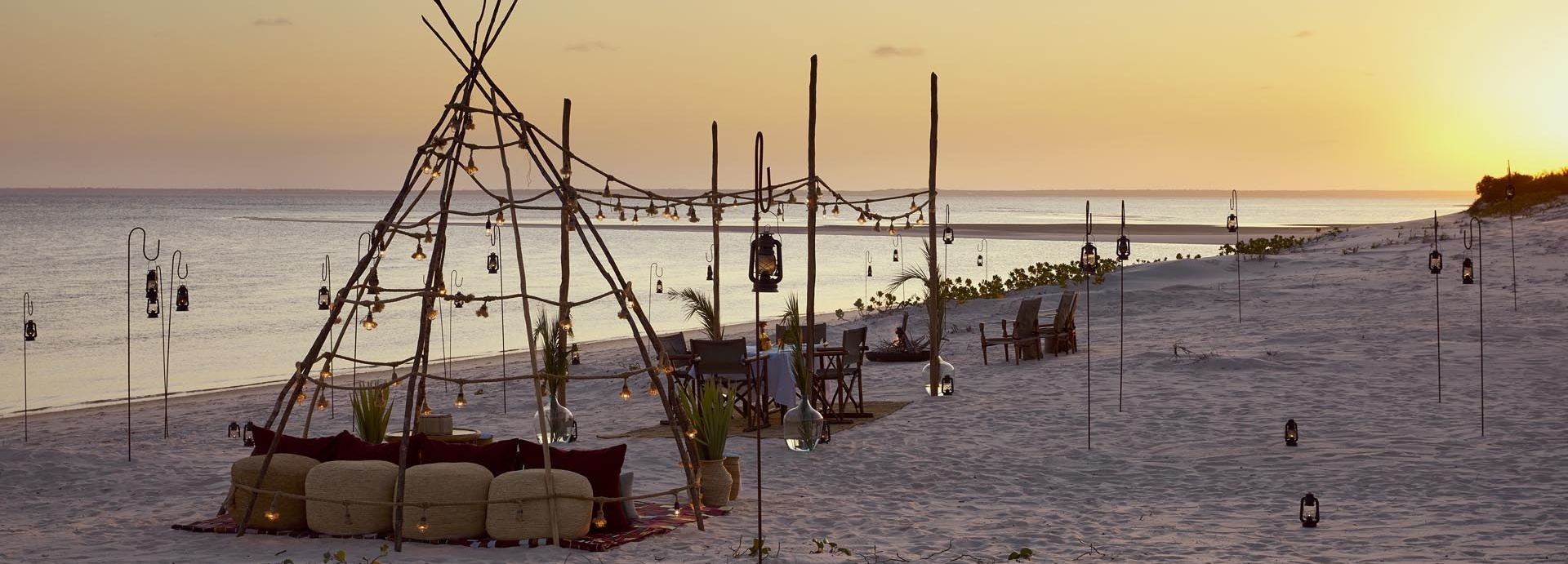 Sitzmöglichkeiten am Strand.