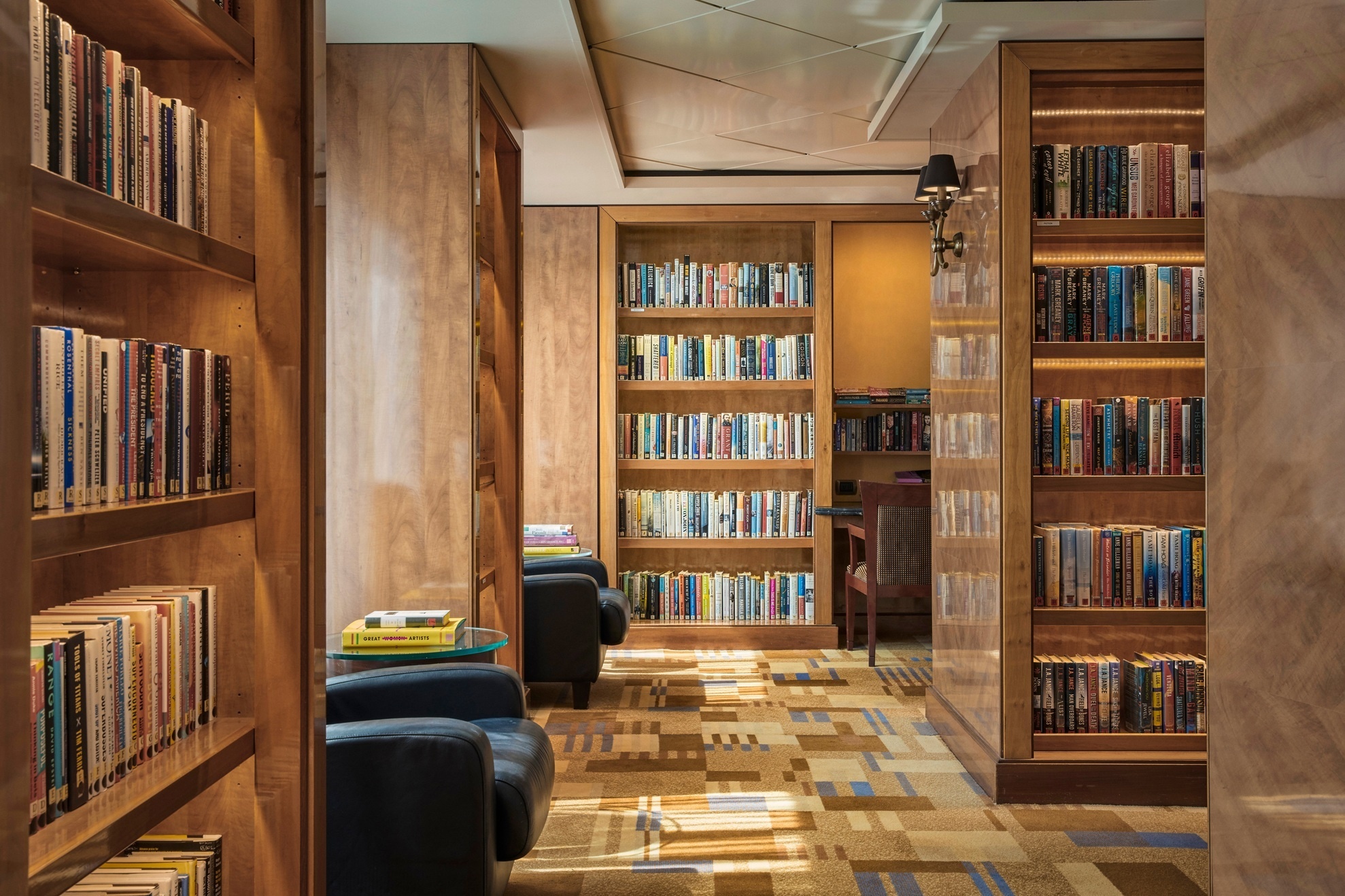 Library an Bord der Crystal Symphony