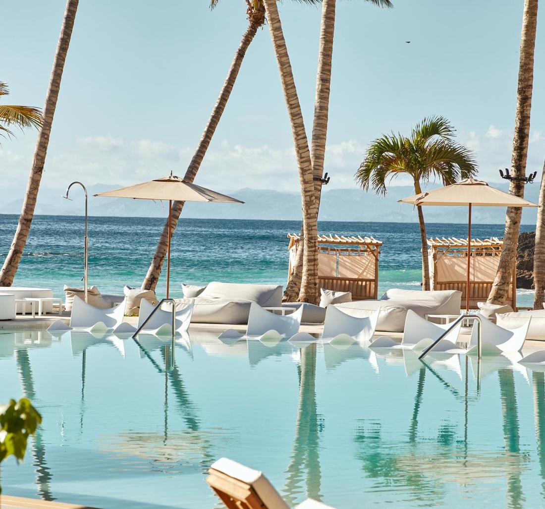 Blick auf eine Pool Oase.