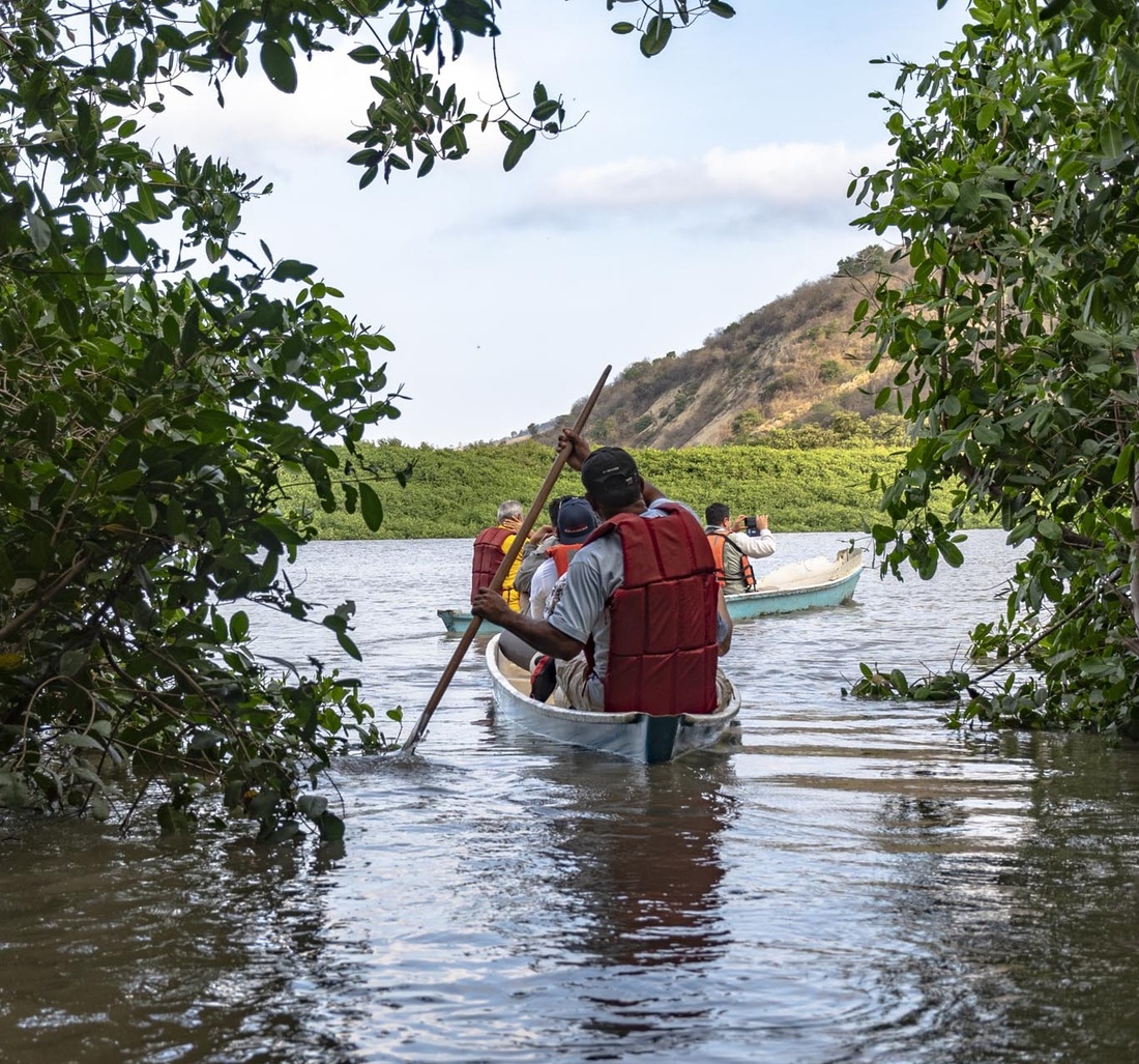 Kayakfahrer auf dem Wasser.