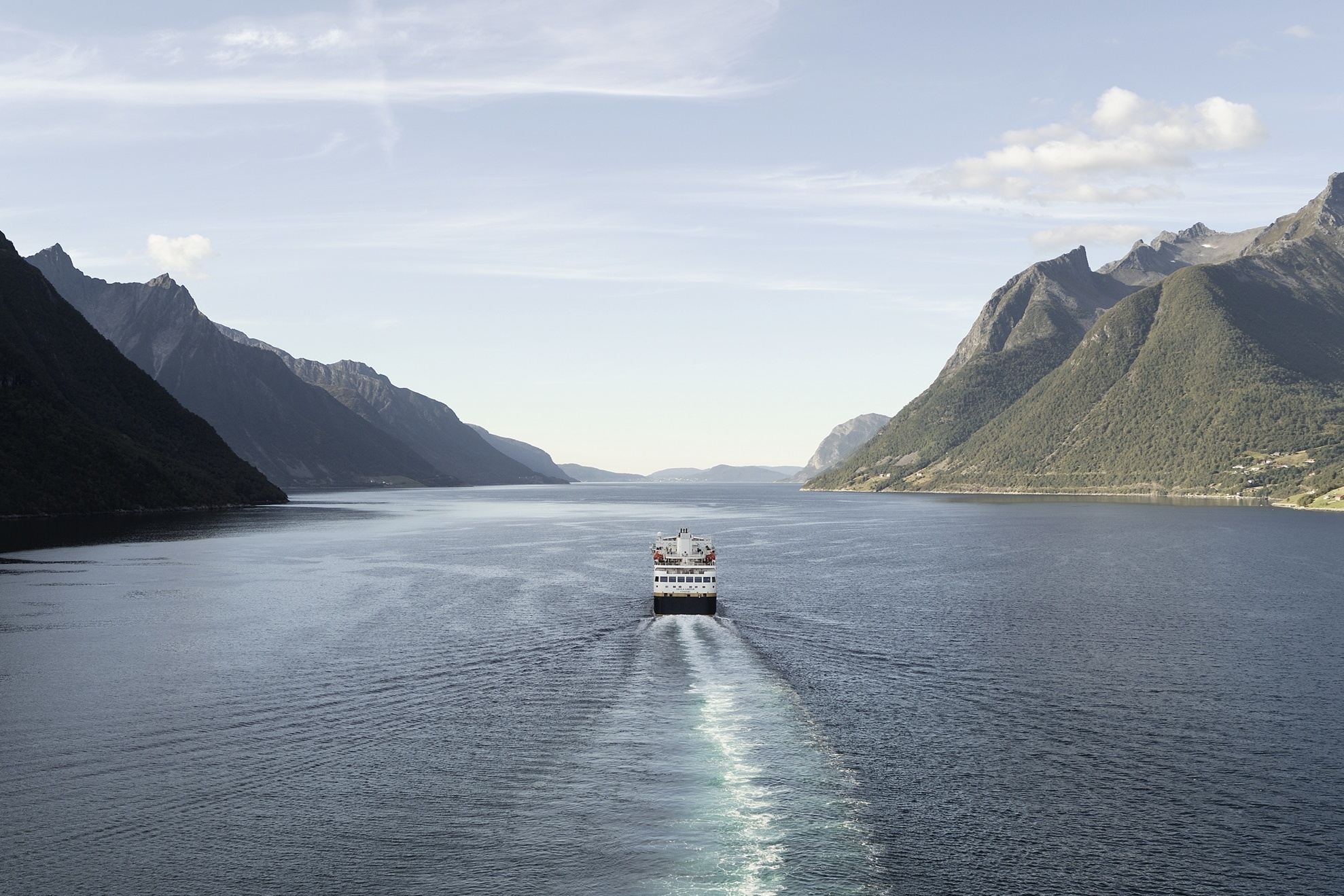 Havila im Hjorundfjorden