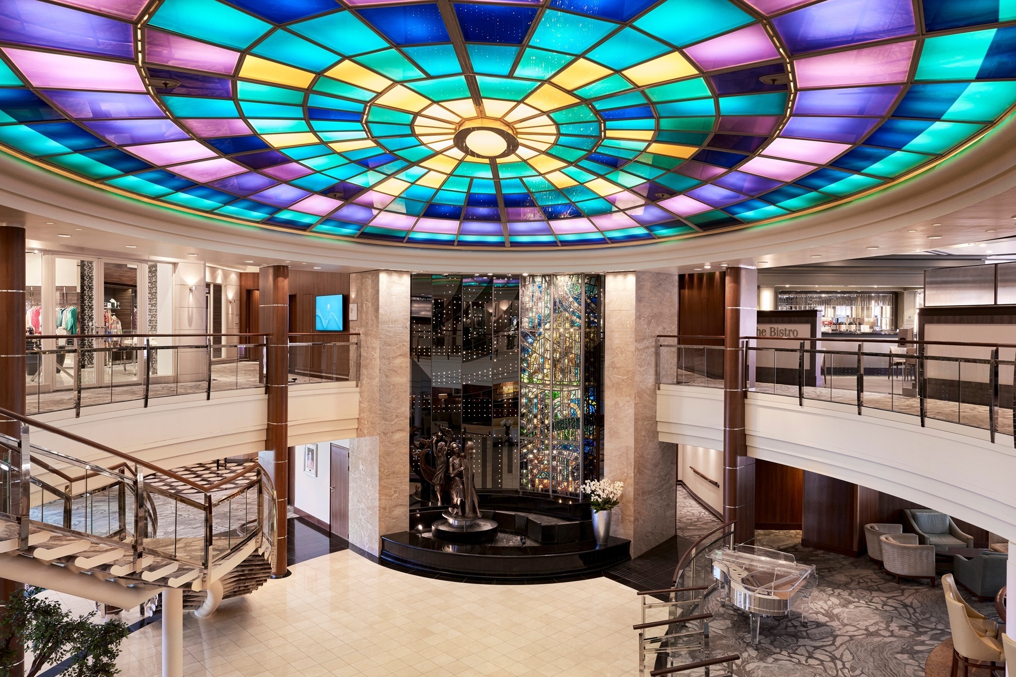 Atrium an Bord der Crystal Serenity