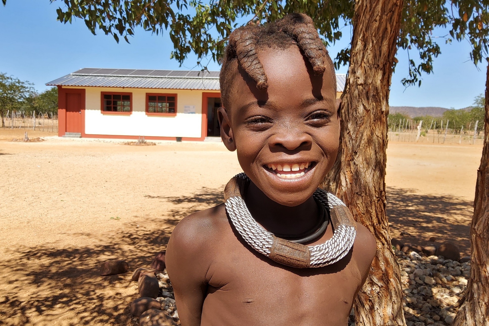 Kind vor Fly & Help Kindergarten und Vorschule in Namibia
