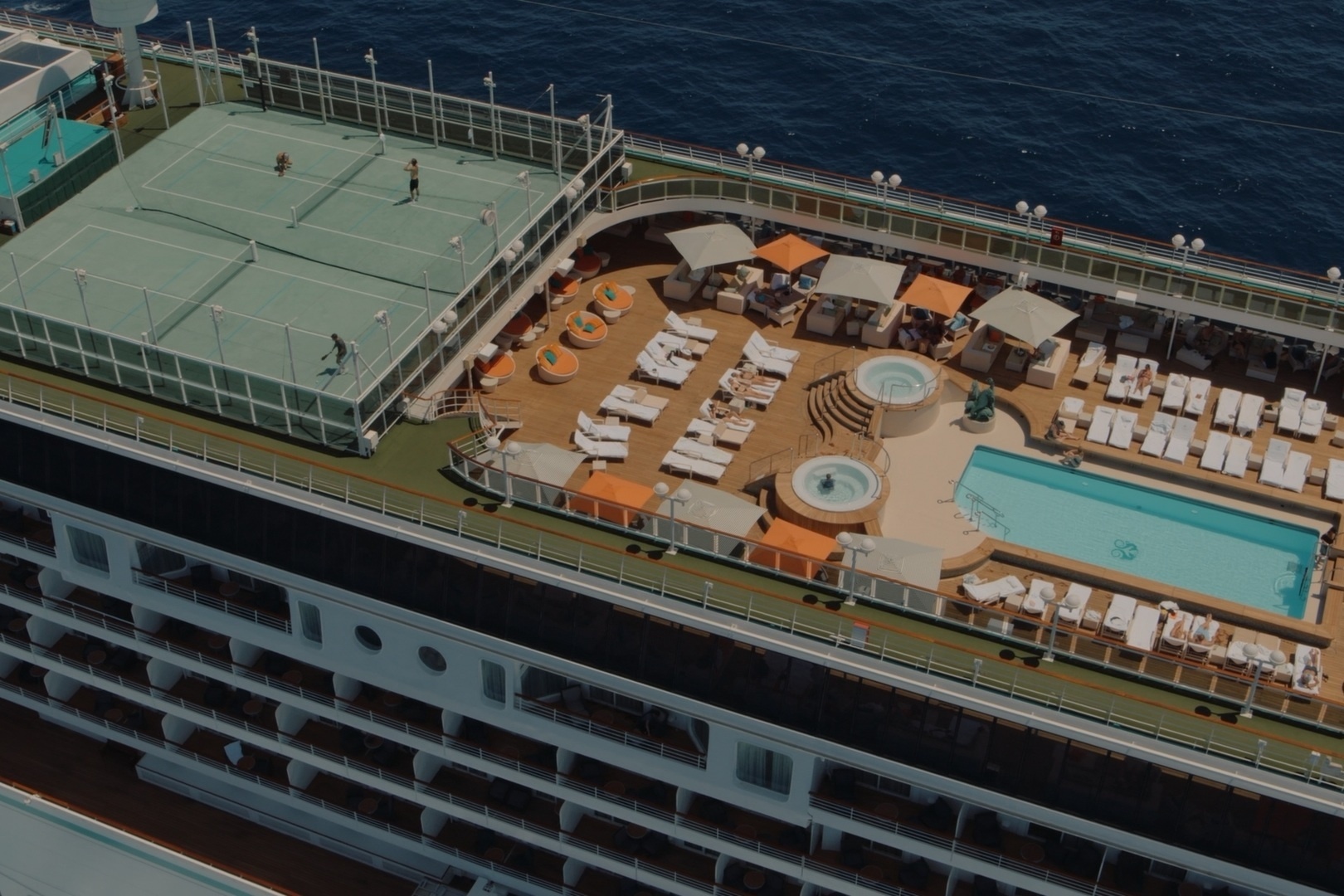 Außendeck von Crystal Cruises aus der Vogelperspektive