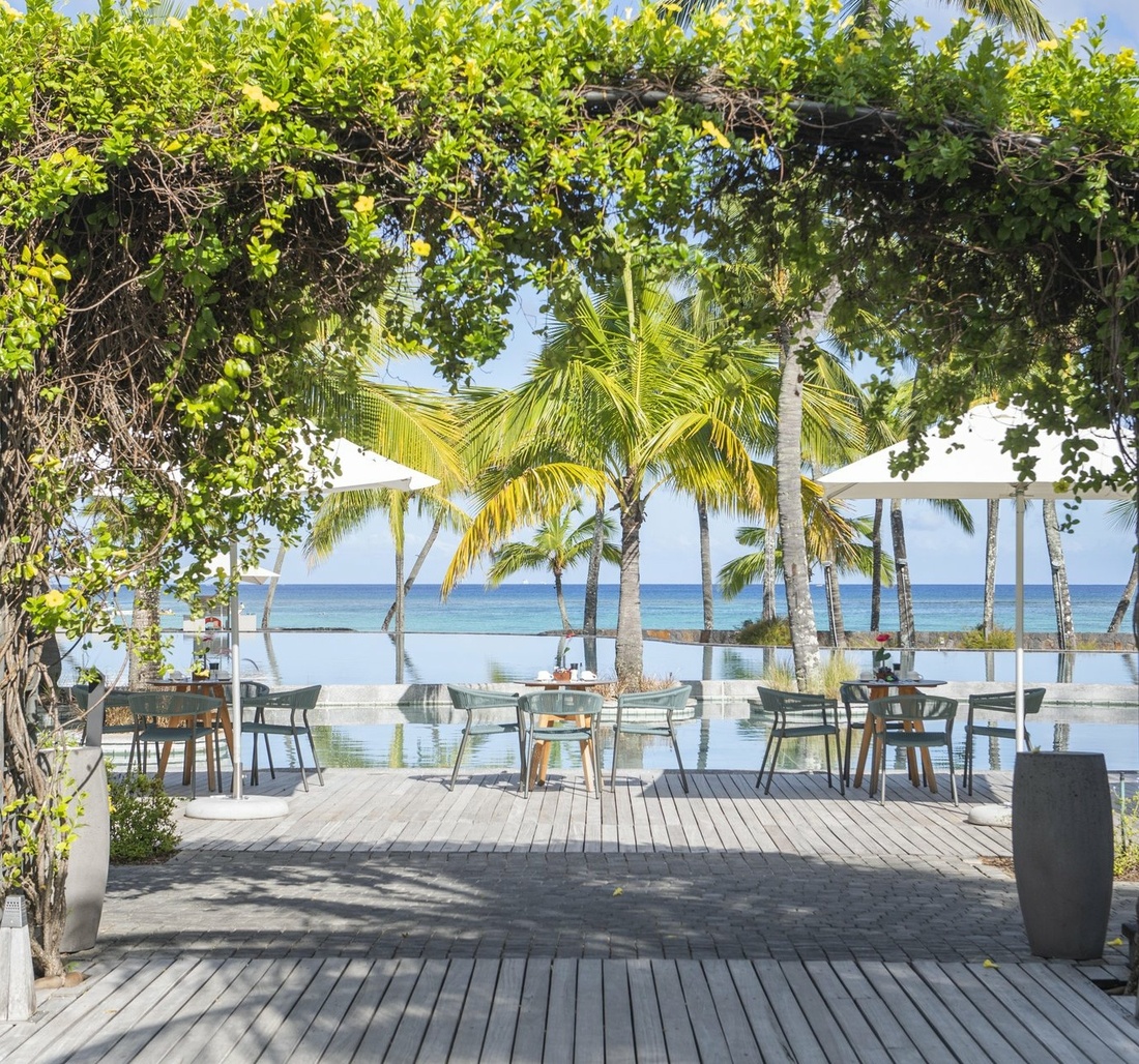 Poolrestraurant am Meer