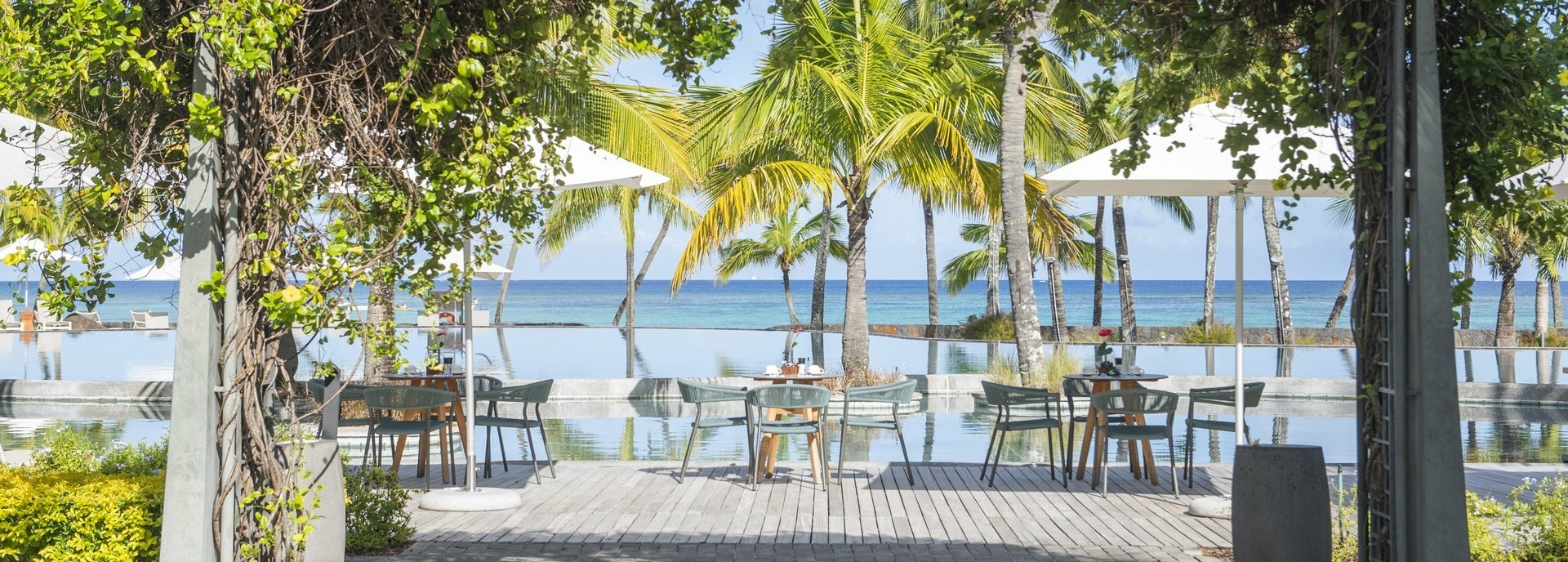 Poolrestraurant am Meer