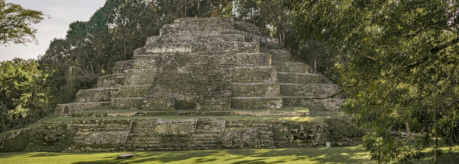 Eine Ausgrabungsstätte in Belize.