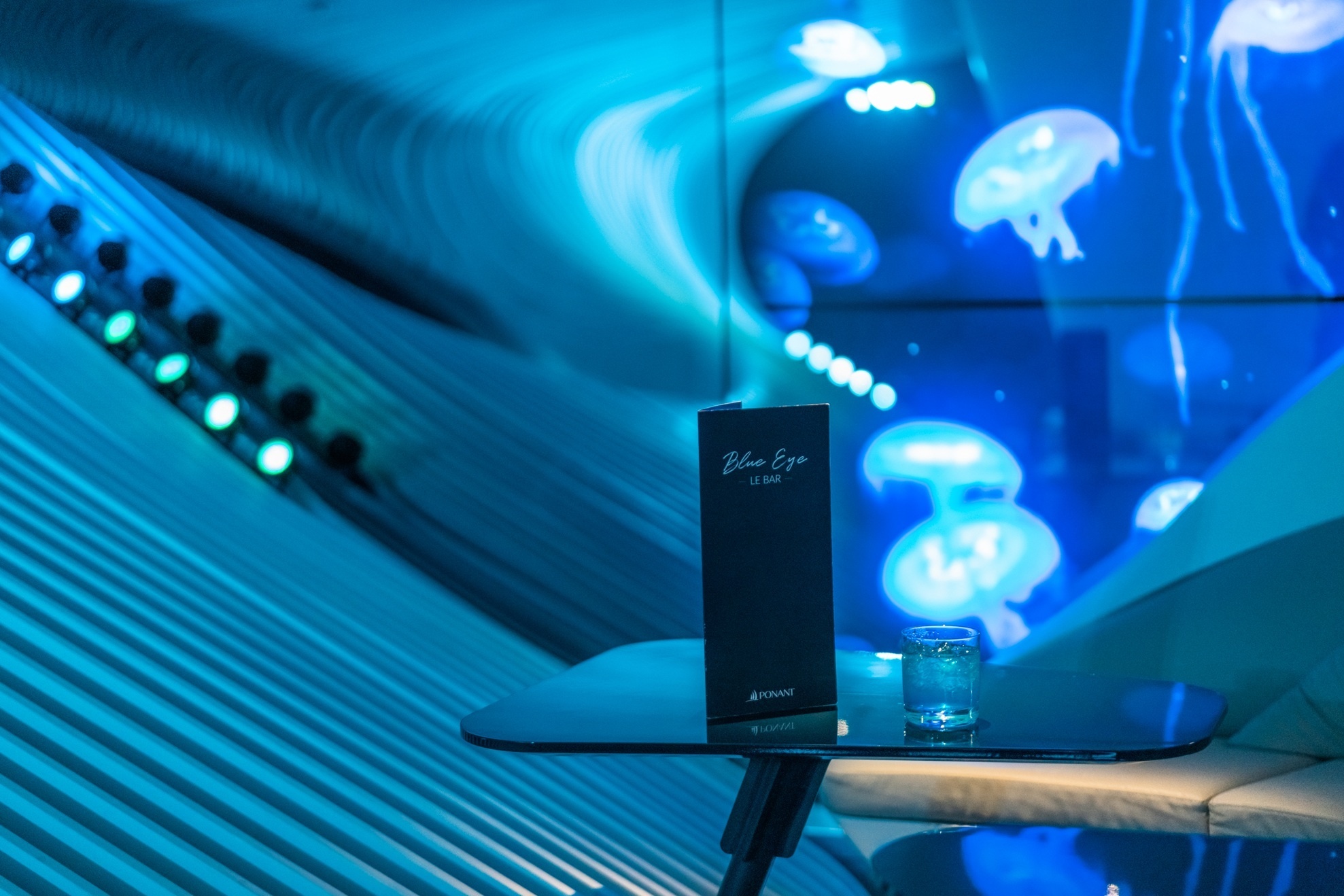 Blue Eye Bar an Bord von Ponant