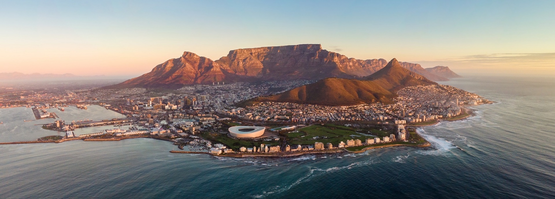 Panorama von Kapstadt aus dem Helikopter