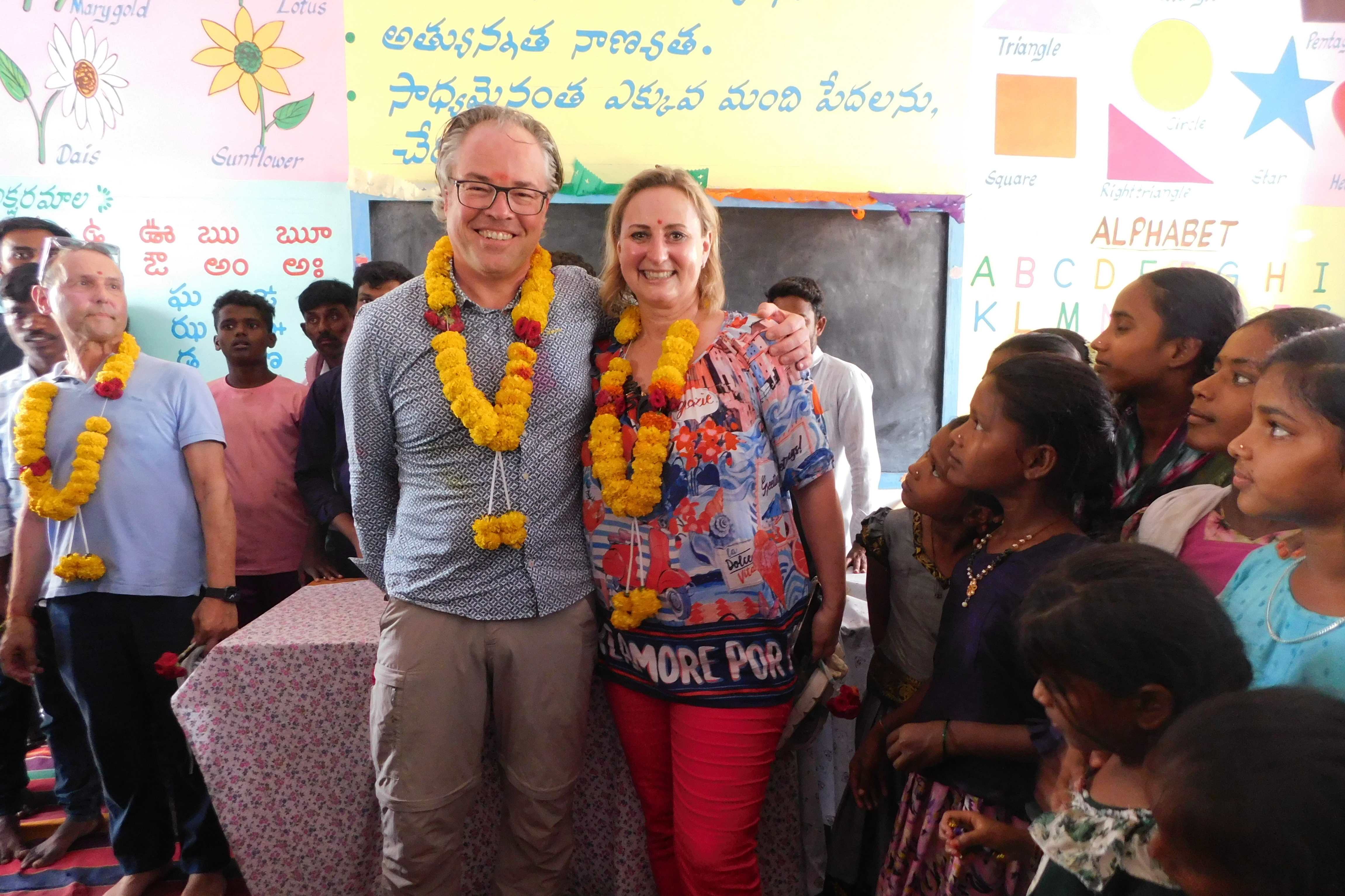 Gaby Jordan bei der Eröffnung der gabyjordan.TRAVEL x Fly & Help Förderschule in Indien