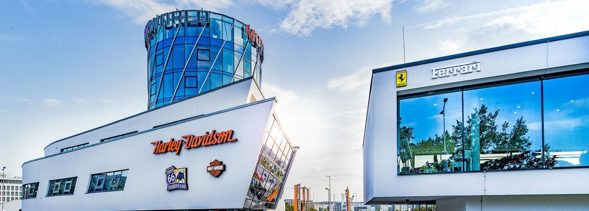 Das Gebäude der Motorworld Stuttgart.