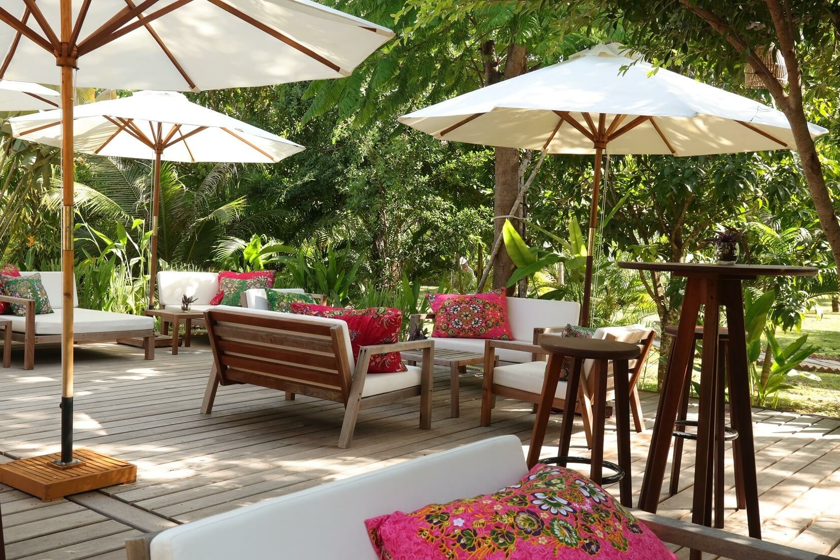 Traumhafte Terrasse mit Sitzmöglichkeiten.