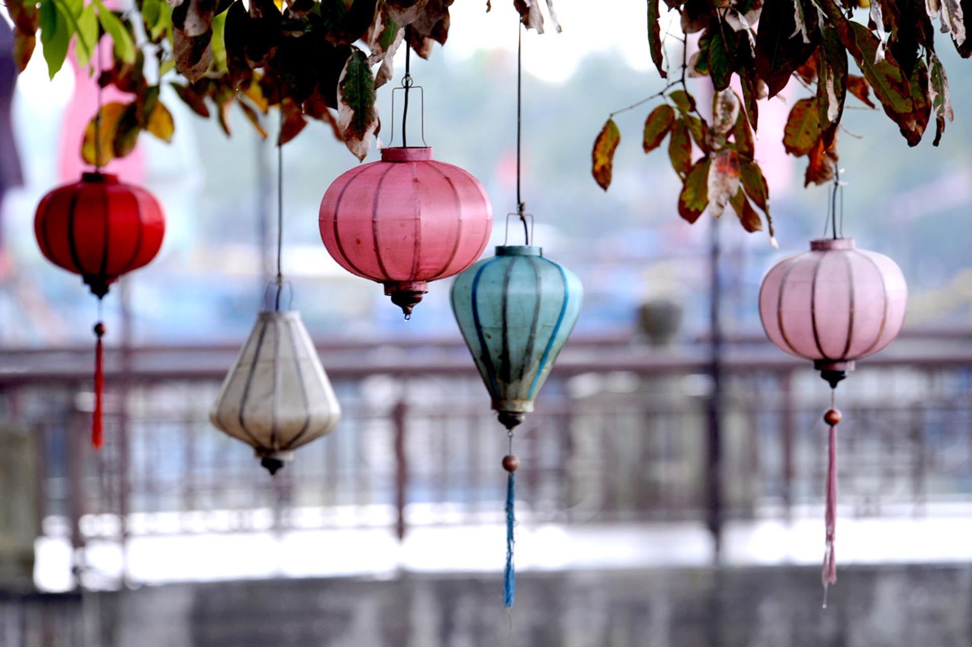 Bunte Lampions.